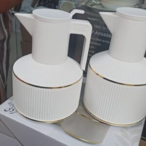 طقم الترموس الأبيض المزخرف بلمسات ذهبية