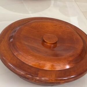 قصعة خشبية بغطاء