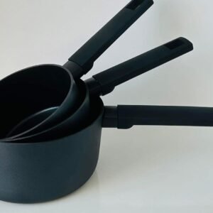 طقم الكاسرولات الأسود