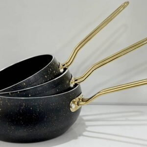 طقم المقالي الأسود