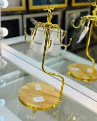 حامل فنجان وصحن مطلي بالذهب