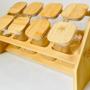 رف توابل خشبي مع 8 برطمانات زجاجية