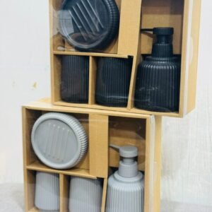 "طقم حمام سيراميك – أناقة عملية بلمسة حديثة"